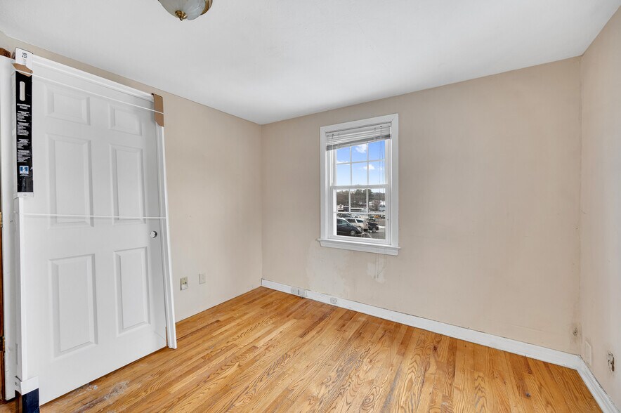 More Photos Of 941 Farmington Ave, Bristol Office Residential For Sale