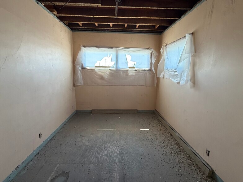 More Photos Of 87 Division St, Manistee Freestanding For Sale