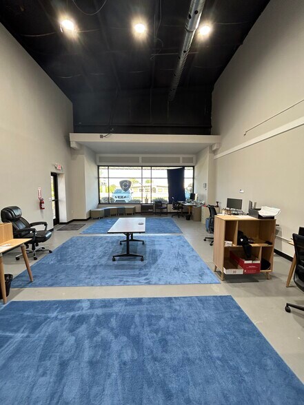 More Photos Of 1500 S 169 Hwy, Smithville Manufacturing For Lease