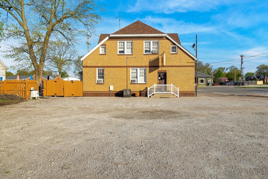More Photos Of 108 S Old US Route 66, Hamel Restaurant For Sale