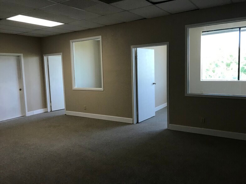 More Photos Of 10-50 Sand Creek Rd, Brentwood Unknown For Lease