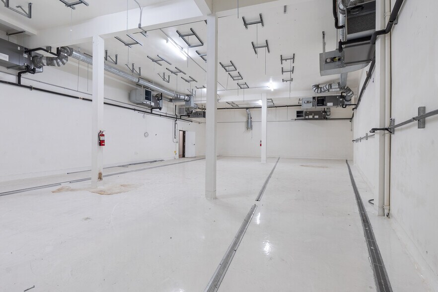 More Photos Of 3501 Emery St, Los Angeles Manufacturing For Sale