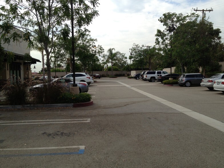 More Photos Of 541-555 S Grand Ave, Glendora Freestanding For Lease