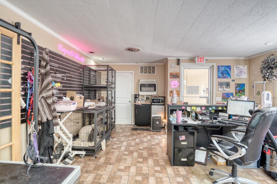 More Photos Of 695 N First St, Harrison Medical For Sale