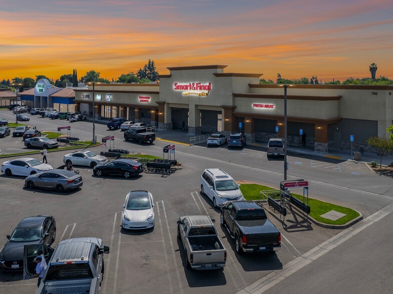 Primary Photo Of 770-790 W Shaw Ave, Clovis Freestanding For Sale