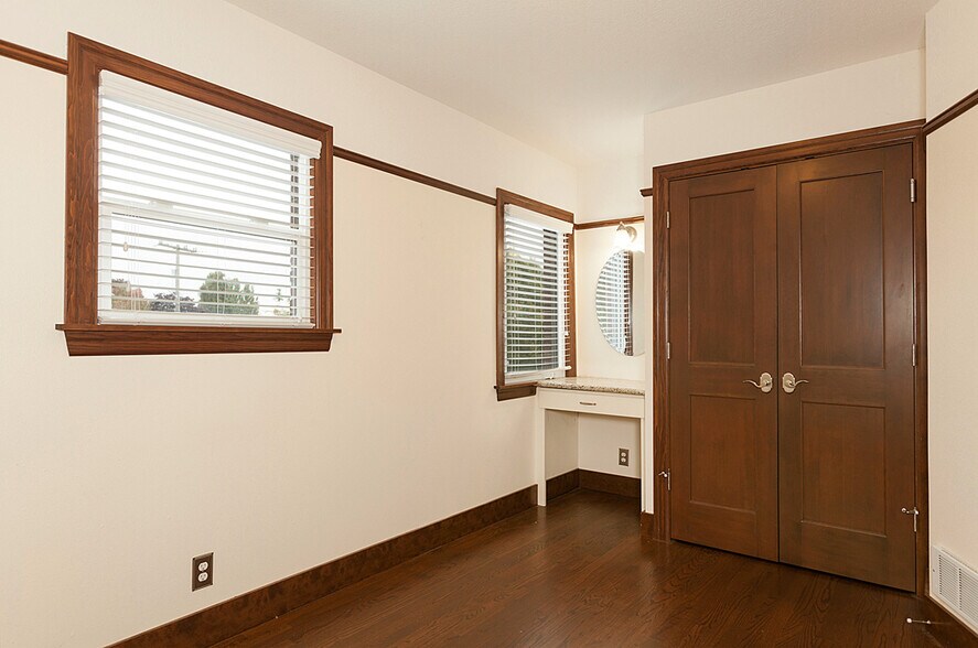 More Photos Of 6710 Greenwood Ave N, Seattle Apartments For Sale