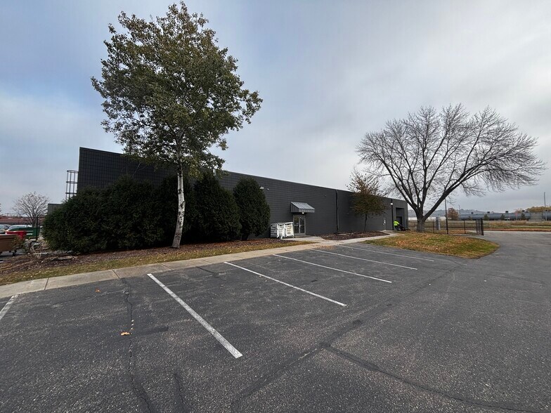 Primary Photo Of 273 Lafayette Frontage Rd W, Saint Paul Light Distribution For Lease
