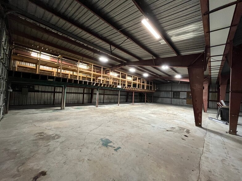 More Photos Of 6912 Calhoun Rd, Houston Warehouse For Sale