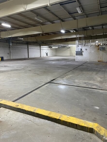 More Photos Of 606 Pine Tree Rd, Oxford Warehouse For Lease