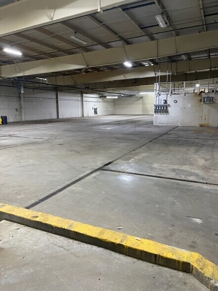 More Photos Of 606 Pine Tree Rd, Oxford Warehouse For Lease