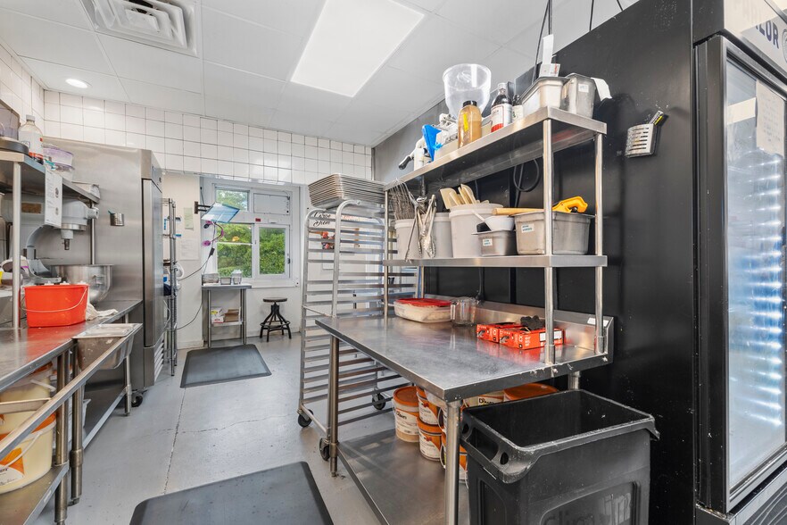 More Photos Of 11359 Highway 17, Pawleys Island Restaurant For Sale