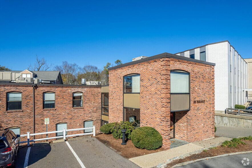More Photos Of 35 Walnut St, Wellesley Office For Lease