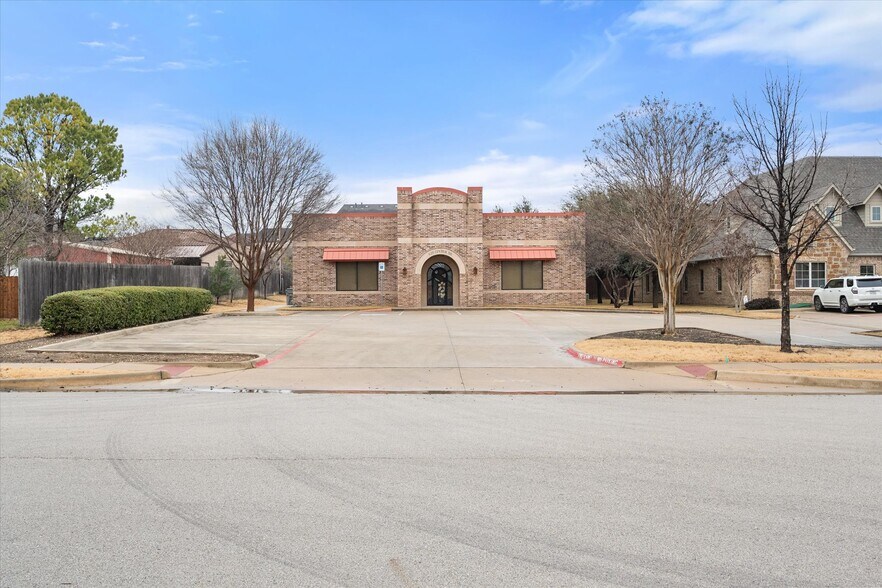 More Photos Of 820 Central Dr, Colleyville Office For Sale