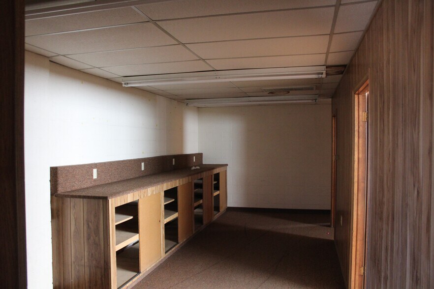 More Photos Of 814 9th St, Woodward Office For Sale