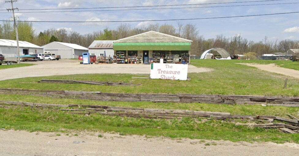 Primary Photo Of 3478 W Thompson Rd, Fenton General Retail For Sale
