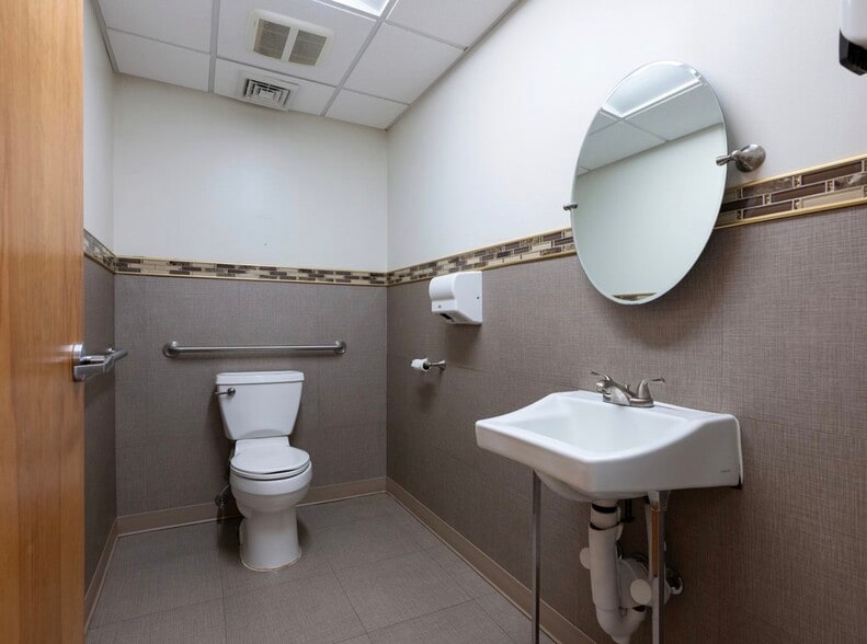 More Photos Of 129 7th Ave, Charleston Office For Sale