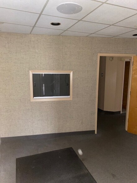 More Photos Of 200 W Carver St, Huntington Medical For Lease