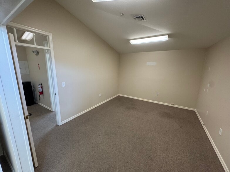 More Photos Of 10621 Airport Pulling Rd, Naples Unknown For Lease