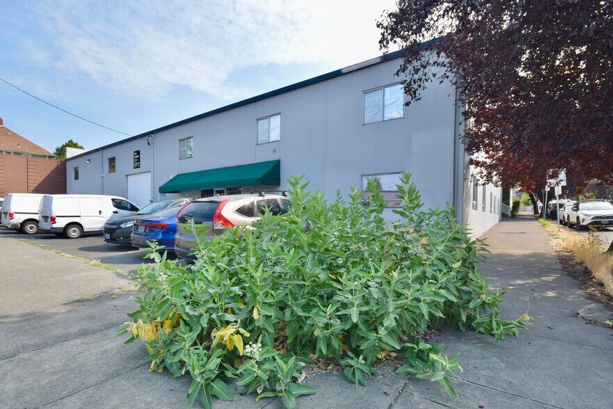 More Photos Of 120 NE 9th Ave, Portland Warehouse For Lease