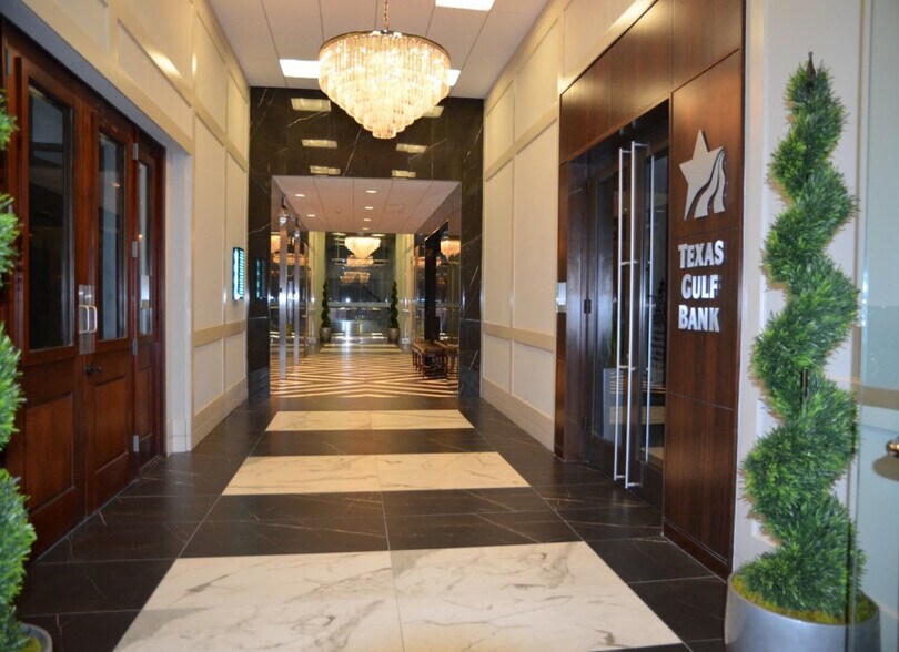 More Photos Of 900 Town & Country Blvd, Houston Office For Lease