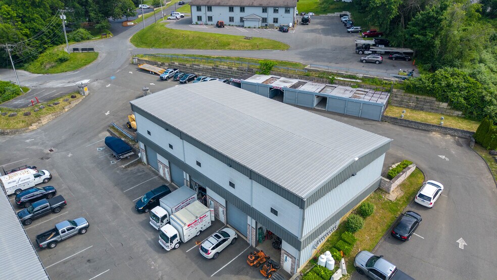 More Photos Of 7 Dunham Dr, New Fairfield Light Manufacturing For Lease