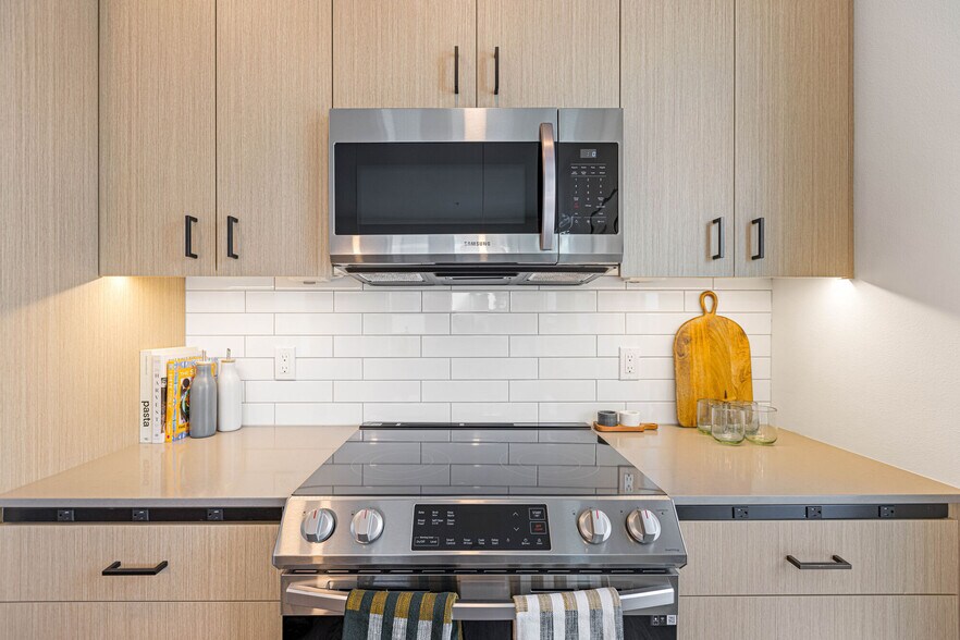 More Photos Of 17620 NE 69th Ct, Redmond Apartments For Lease