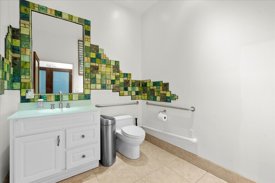 More Photos Of 123 Richmond St, El Segundo Storefront Retail Residential For Lease