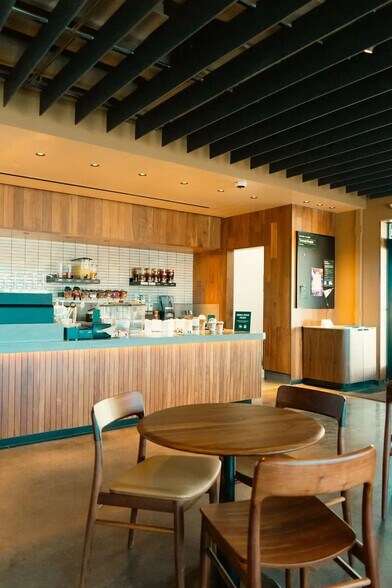 More Photos Of 719 W Main St, Farmington Bank For Sale