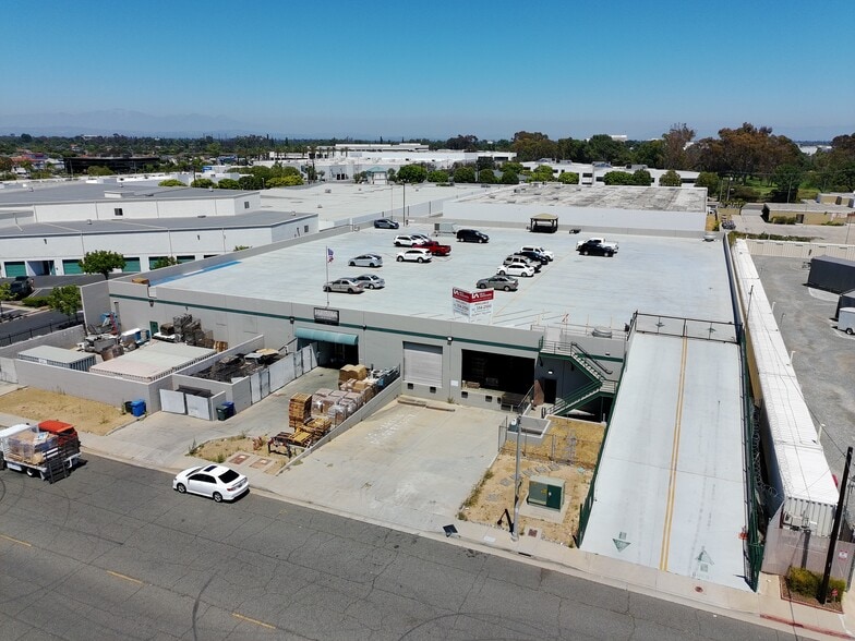 More Photos Of 3940 Pixie Ave, Lakewood Warehouse For Lease