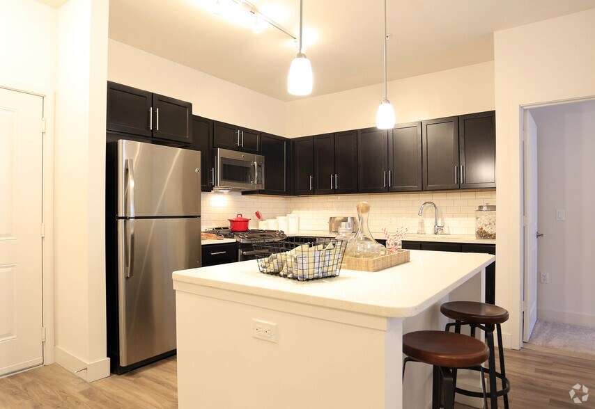 More Photos Of 515 West Ave, Norwalk Unknown For Lease