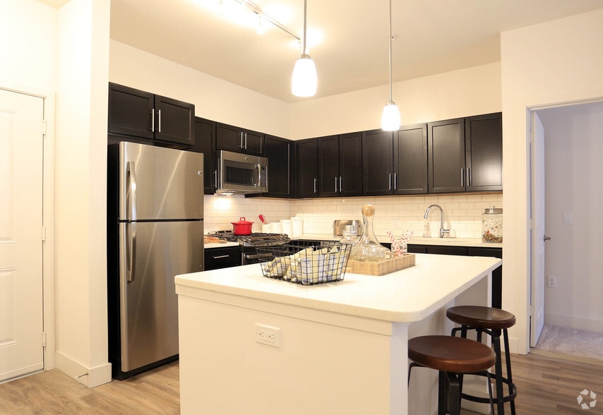 More Photos Of 515 West Ave, Norwalk Unknown For Lease