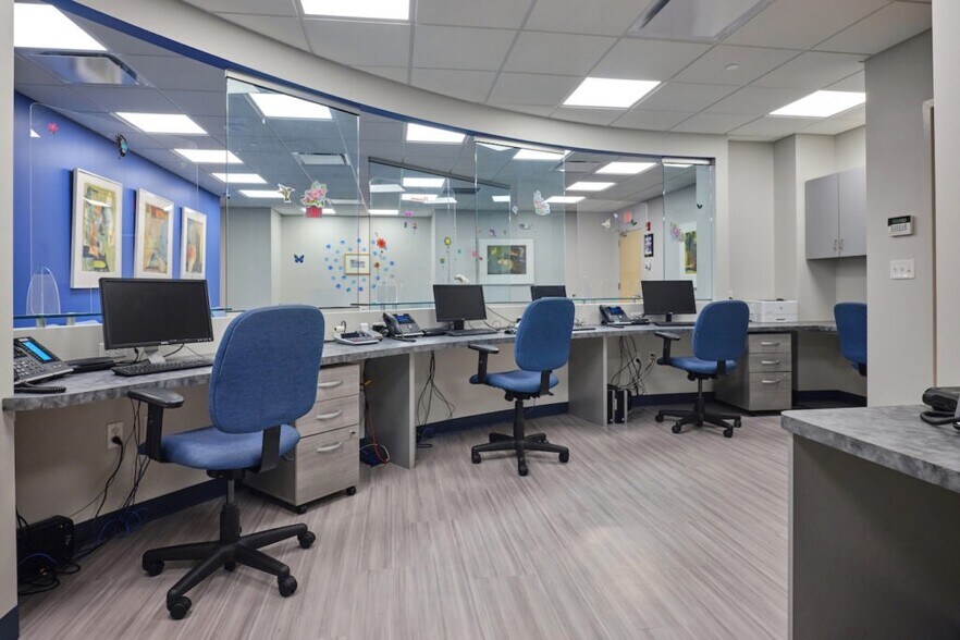 More Photos Of 35 Corporate Dr, Trumbull Medical For Lease