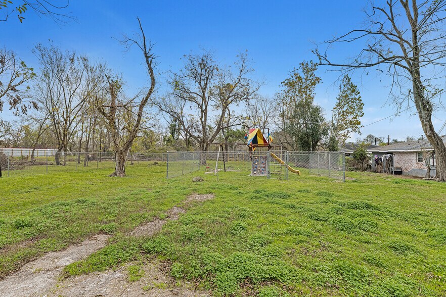 More Photos Of 7512 Lockwood Dr, Houston Specialty For Sale