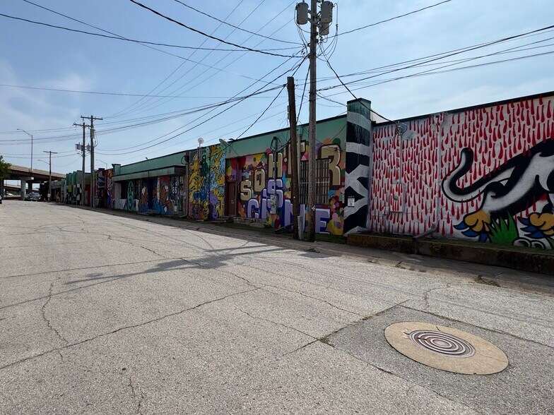 More Photos Of 800-816 E 1st St, Tulsa Flex For Lease