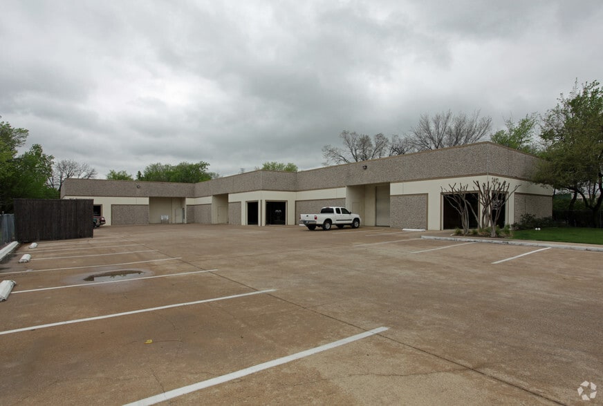 2412 Richland Ave, Farmers Branch, TX 75234 Flex/R&D For Lease
