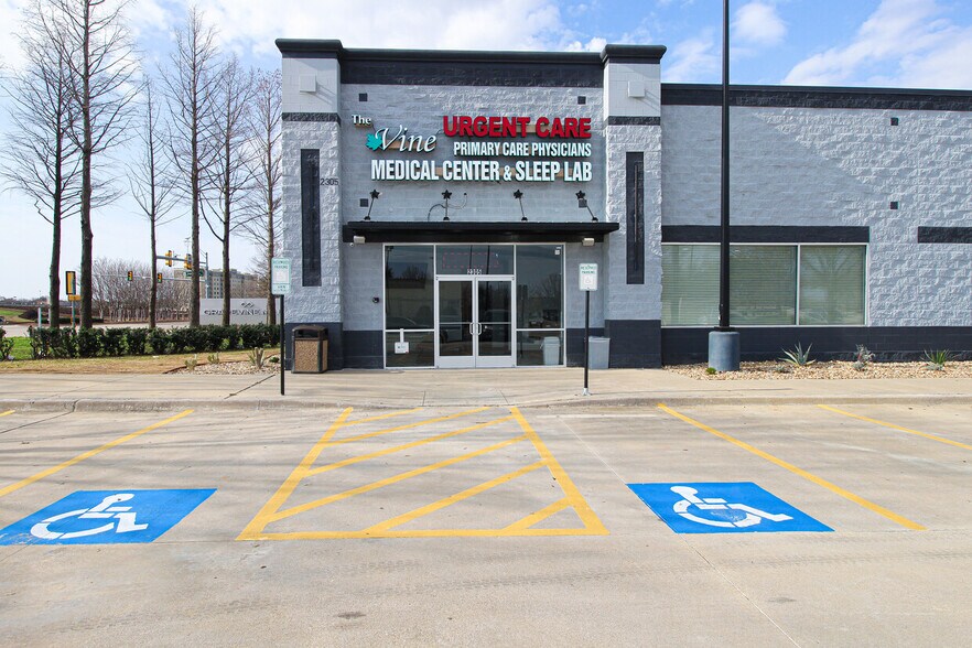 More Photos Of 1661 Eastchase Pkwy, Fort Worth Medical For Lease
