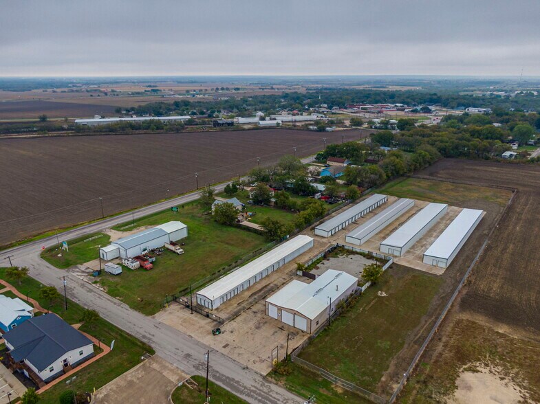 More Photos Of 108 West Gillum, Grandview Warehouse For Sale