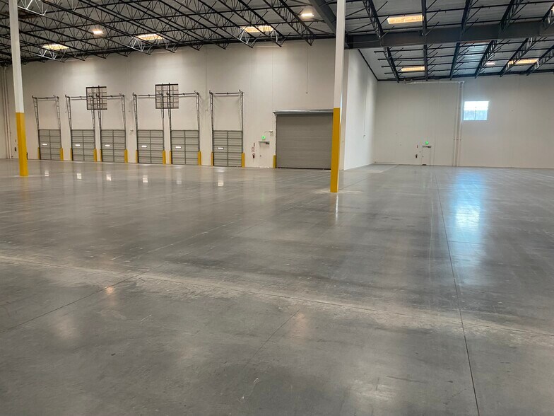 More Photos Of 900 Marlborough ave, Riverside Manufacturing For Lease