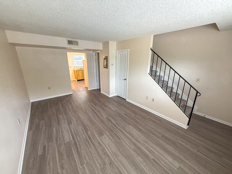 More Photos Of 604 SW 35th St, Palm City Apartments For Sale