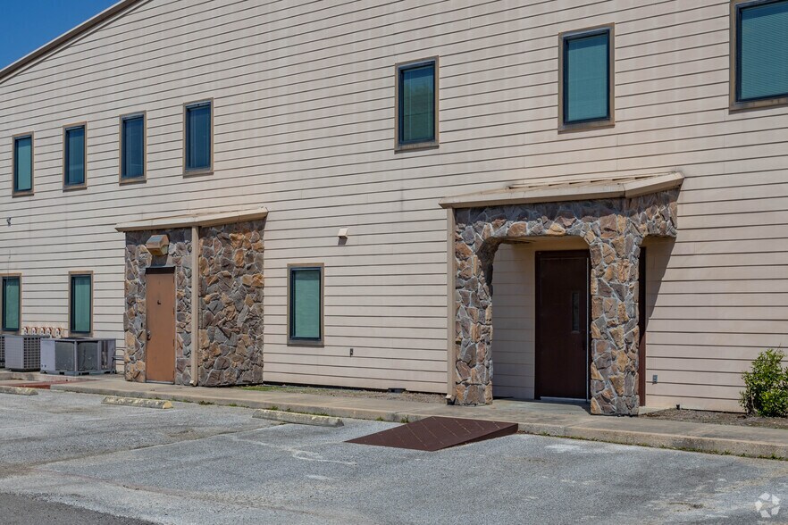 More Photos Of 5011 5th St, Katy Office For Sale