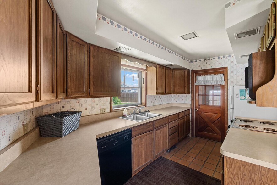 More Photos Of 1107 Rombach Ave, Wilmington Flex For Sale