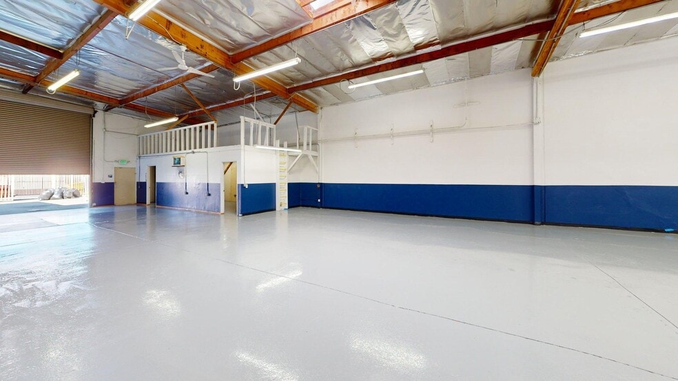More Photos Of 13722 S Harvard Pl, Gardena Industrial For Lease