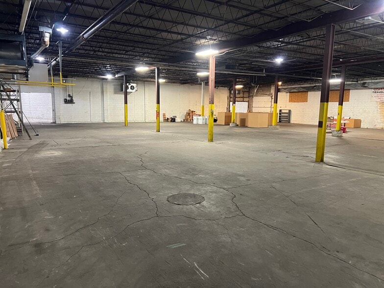 More Photos Of 740 Prairie St, Aurora Manufacturing For Lease