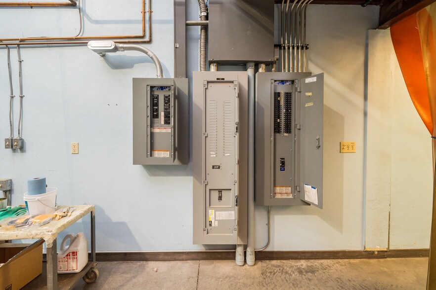 More Photos Of 6000 E Coury Dr, Cottonwood Light Manufacturing For Sale