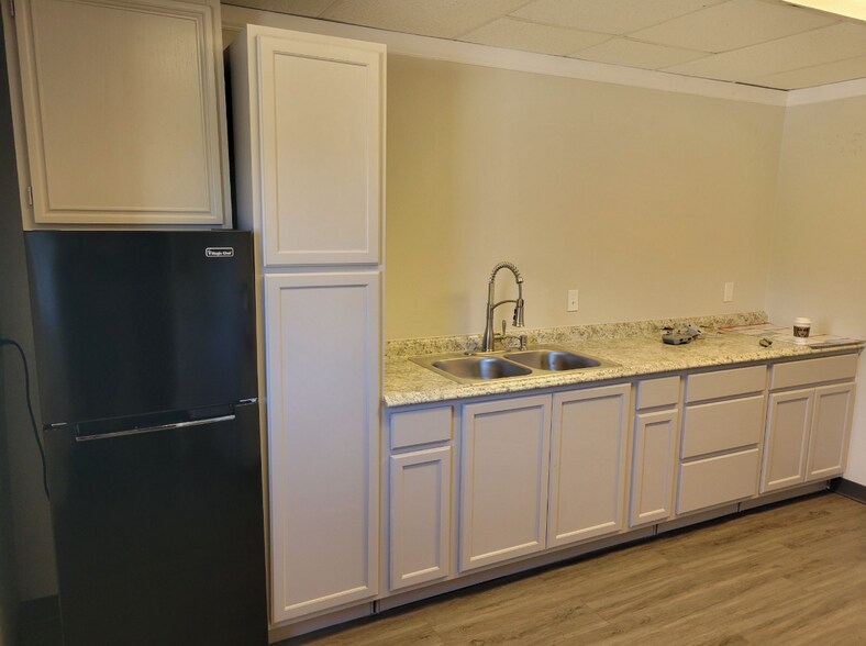 More Photos Of 1557 E Broad St, Mansfield Loft Creative Space For Lease