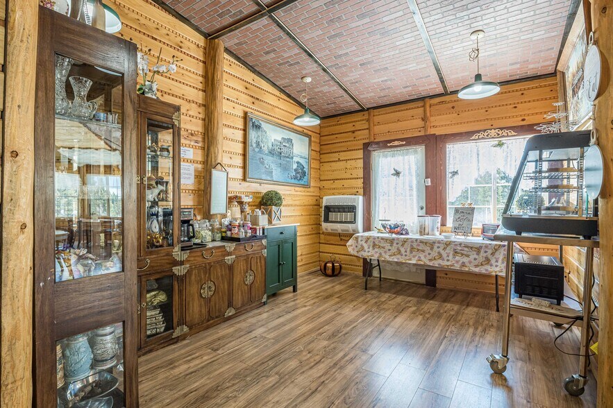 More Photos Of 21221 Baron Lake Dr, Cedaredge Hotel For Sale
