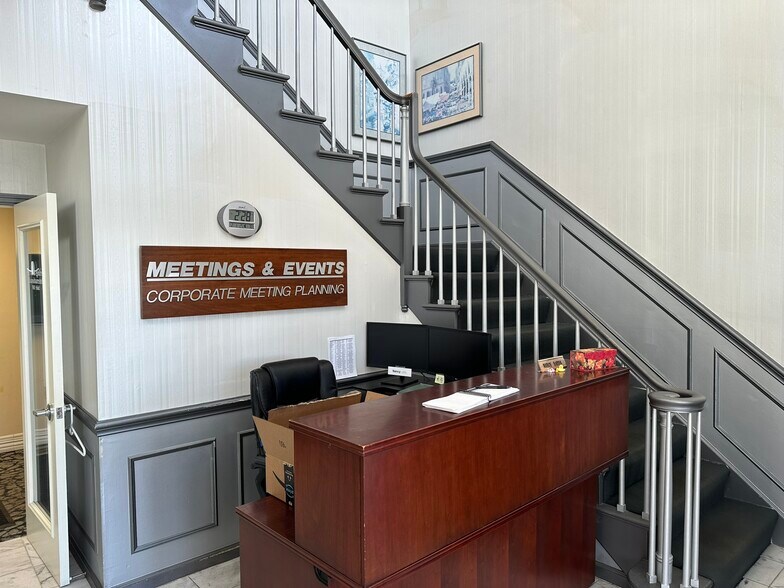 More Photos Of 1314 Burch Dr, Evansville Office For Sale