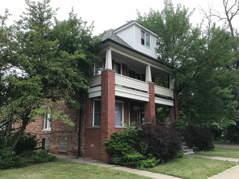 More Photos Of 1665 Pagel Ave, Lincoln Park Apartments For Sale