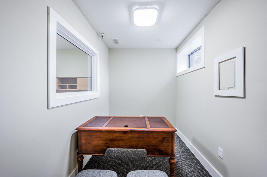 More Photos Of 1502 Westen St, Bowling Green Office For Sale