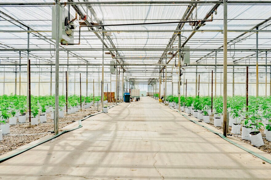 More Photos Of 609-621 E Maple Ave, Newark Light Manufacturing For Lease